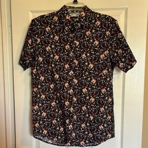 Monument men’s black floral short sleeve button down shirt size medium